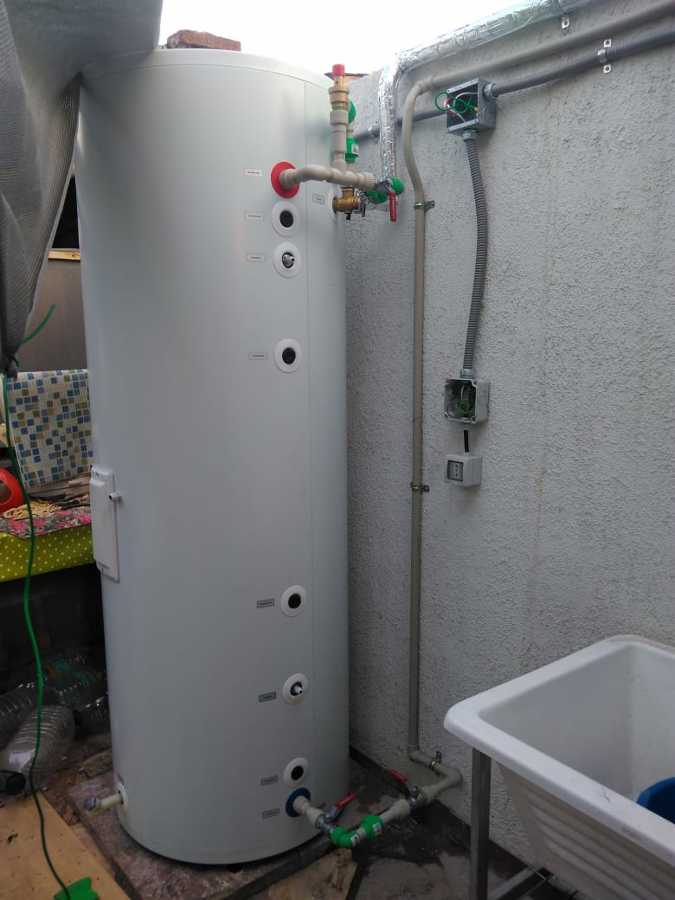 Acumulador doble serpentín y resistencia eléctrica