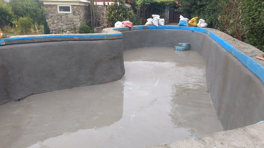 aplicación de mezcla en piso