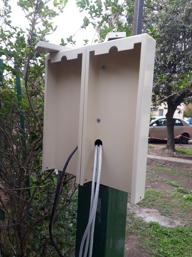 Asegurando cajas de citofonos
