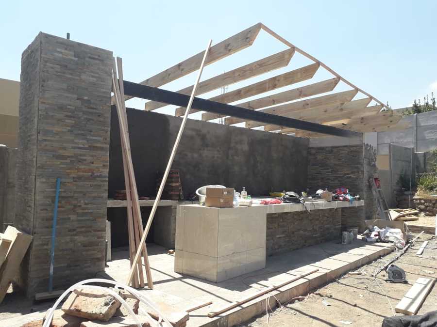 Avanzando la Obra Gruesa del Quincho