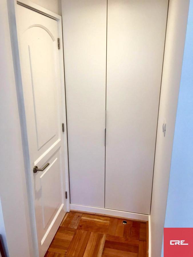 Closet detras de puerta