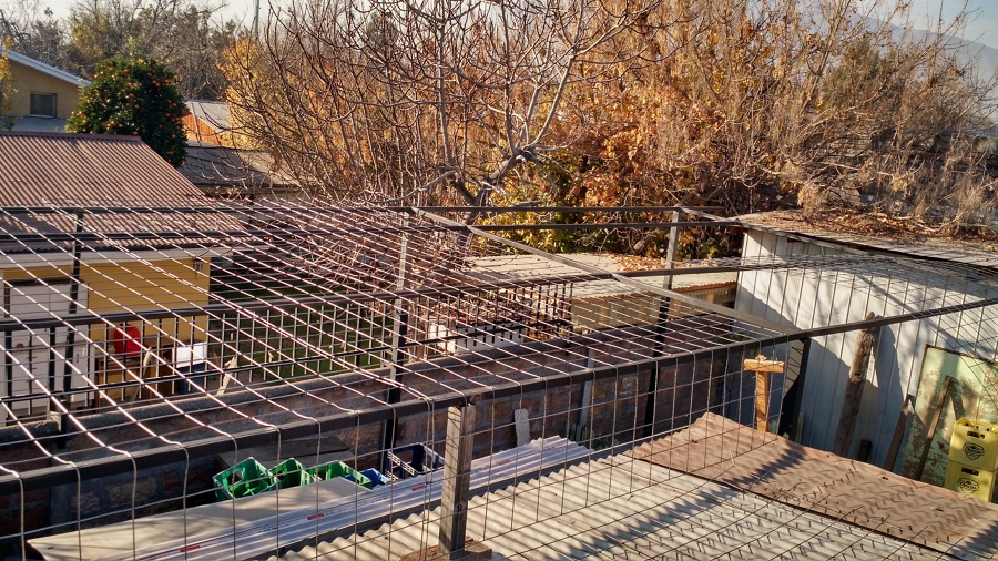 cobertizo con malla de segudad