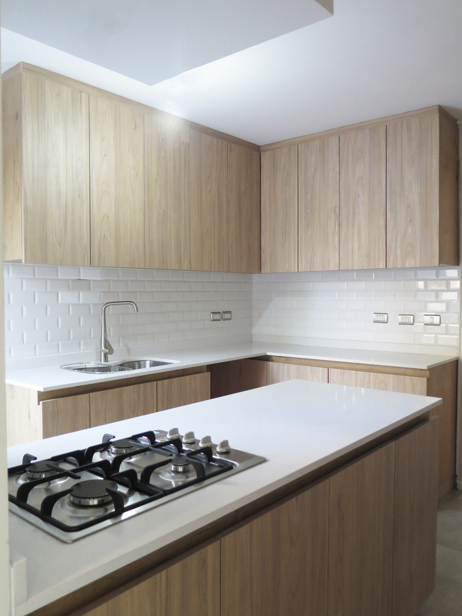 cocina ampliada y amoblada