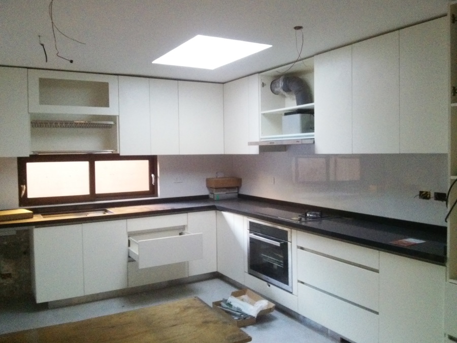 cocina cierre suves todas las puertas y cajones