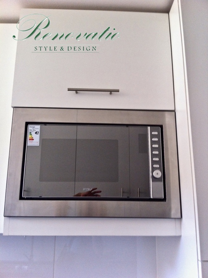 Columna microondas empotrado