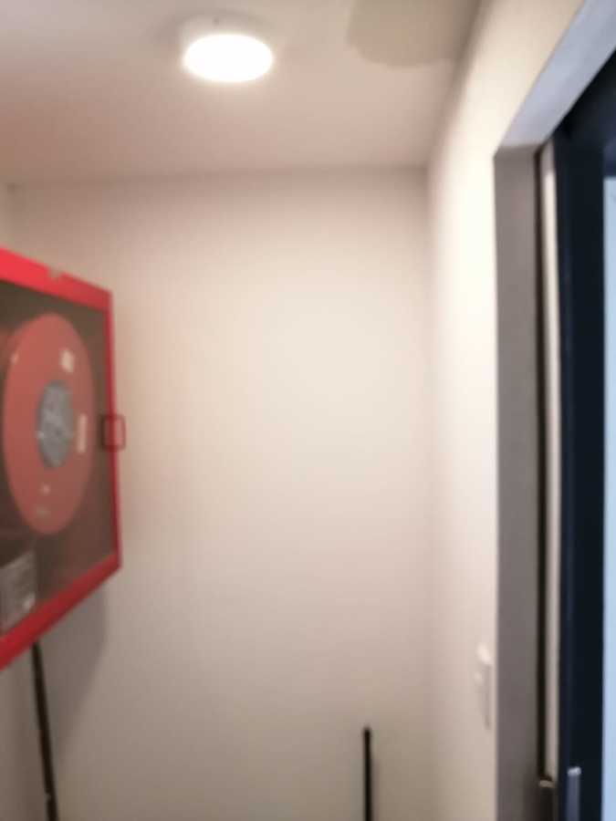 Comedor trabajadores con muro divisorio