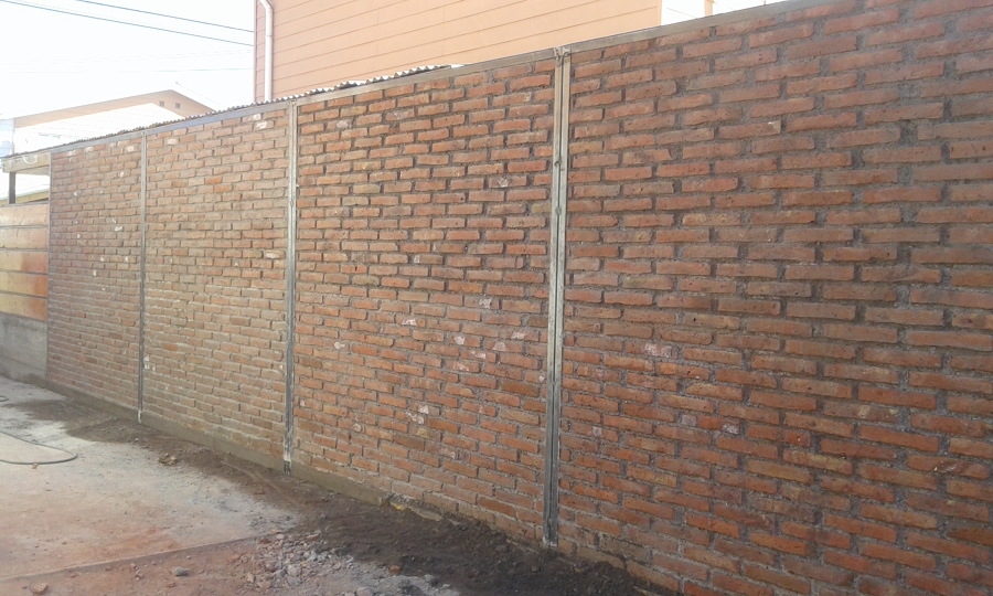 construcción de muro divisorio