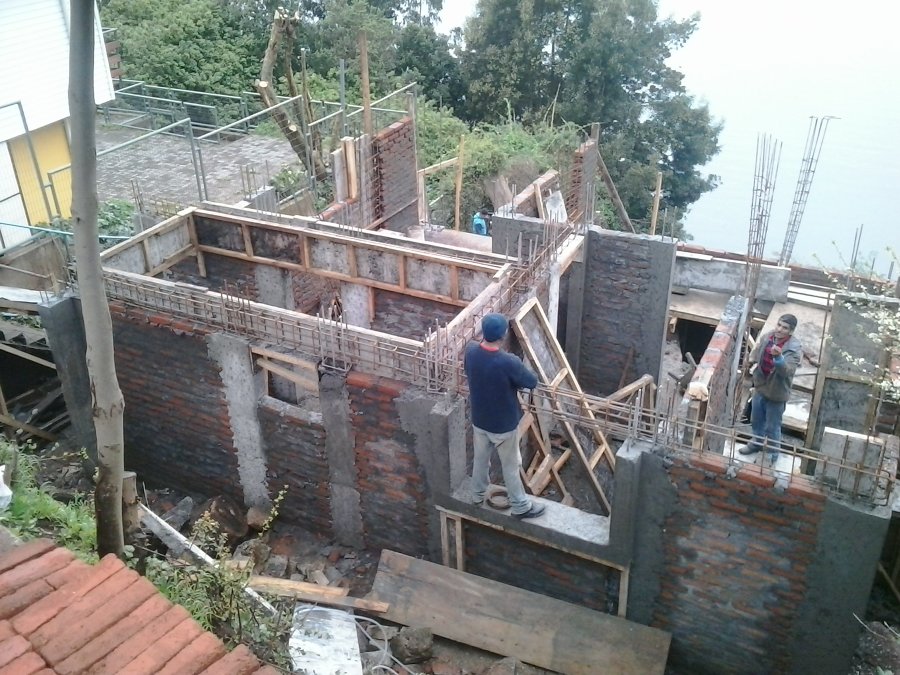 construimos en cualquier tipo de terreno en pendiente o parejo