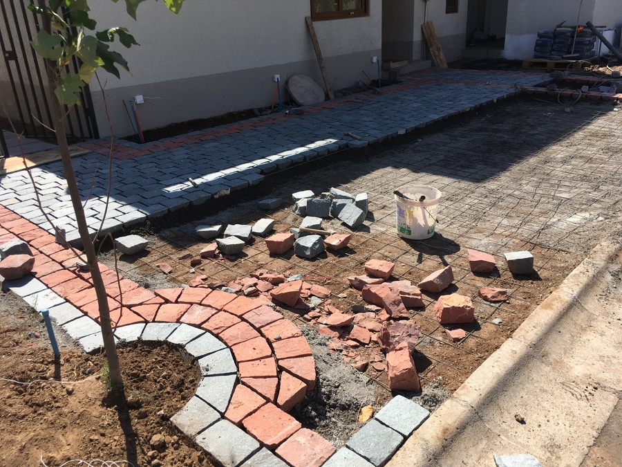 Construyendo estacionamiento