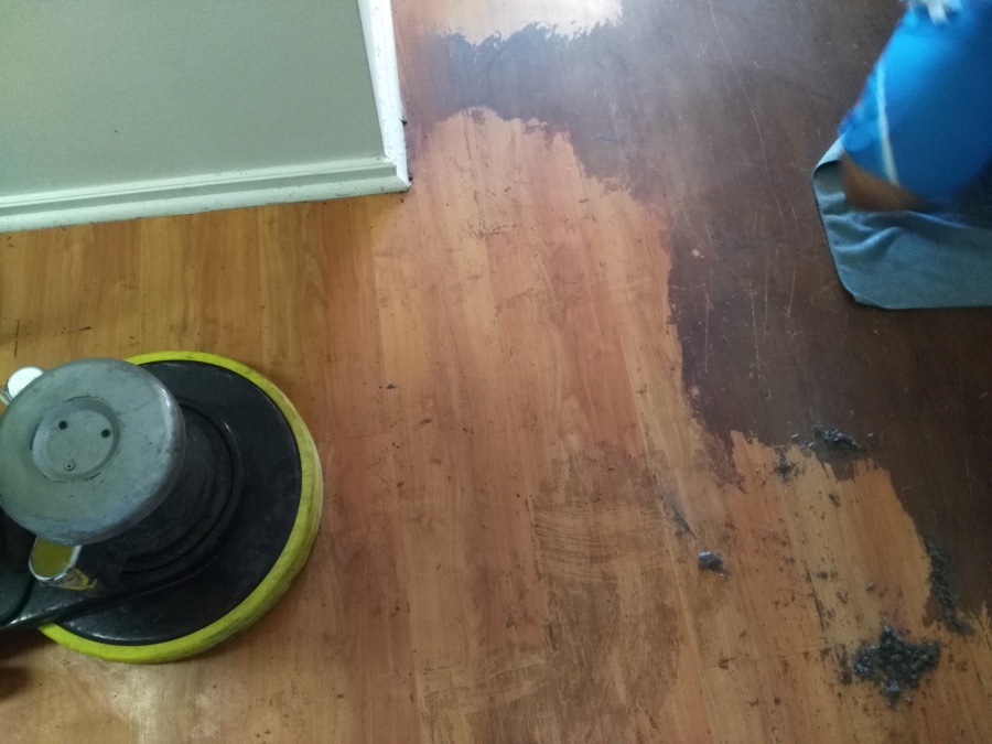 Decapado de piso laminado