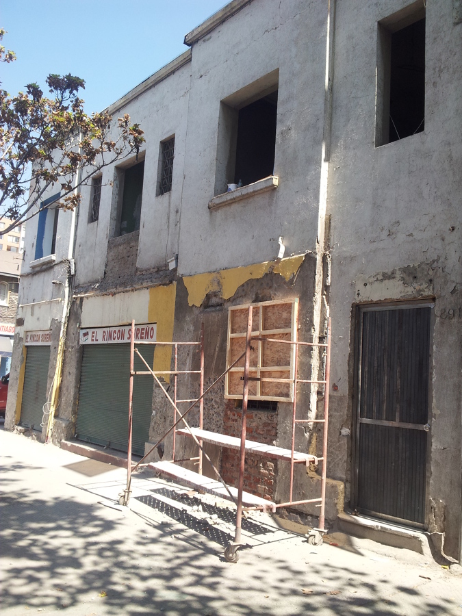 Demolicion de estructuras livianas y reparaciones de muros.