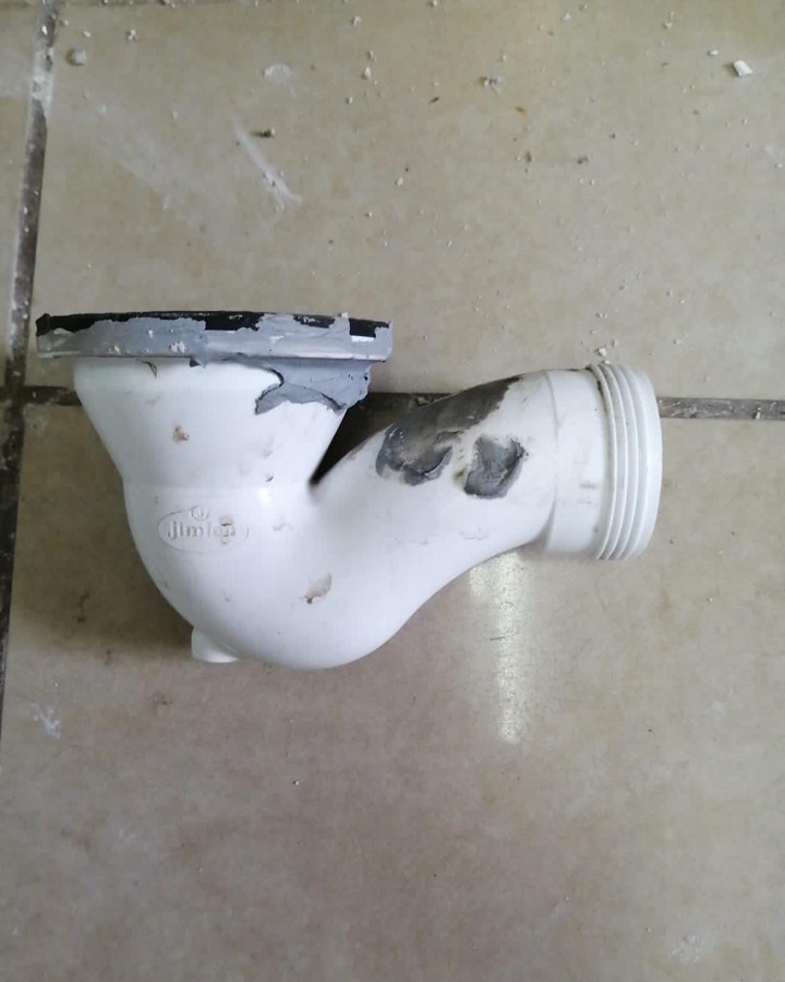 Desagüe de tina utilizando en desagüe de lavaplatos