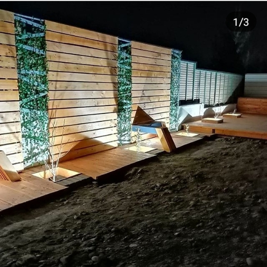 diseño de bancos exteriores, pared vegetal