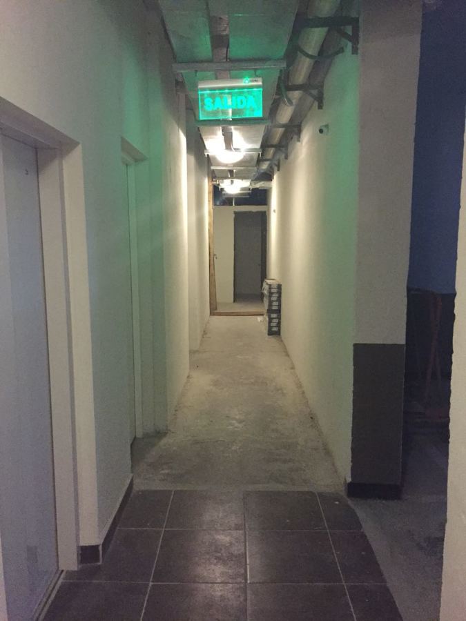 Entrada estacionamientos a Ascensores