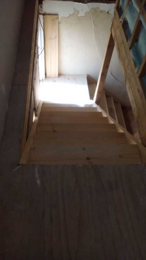 Escala acceso segundo piso