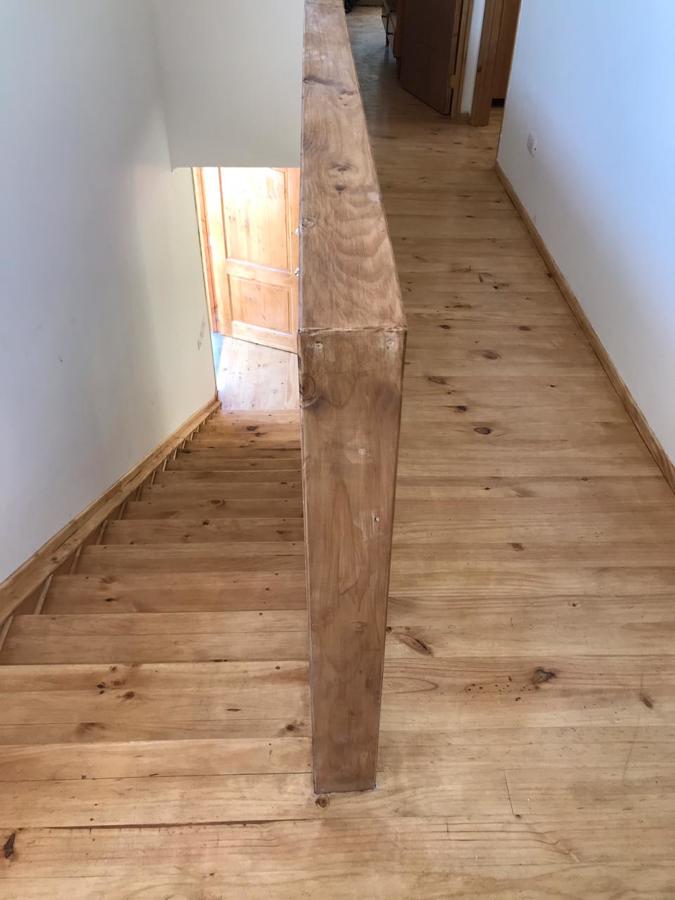 Escala y llegada a segundo piso