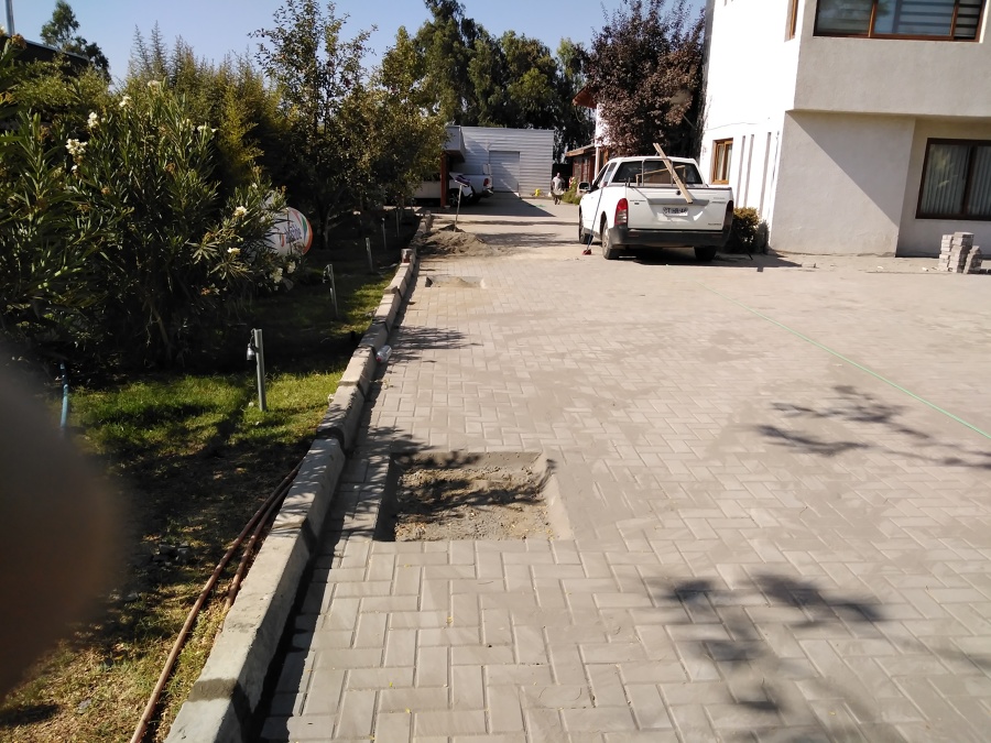Estacionamiento en parcela lampa