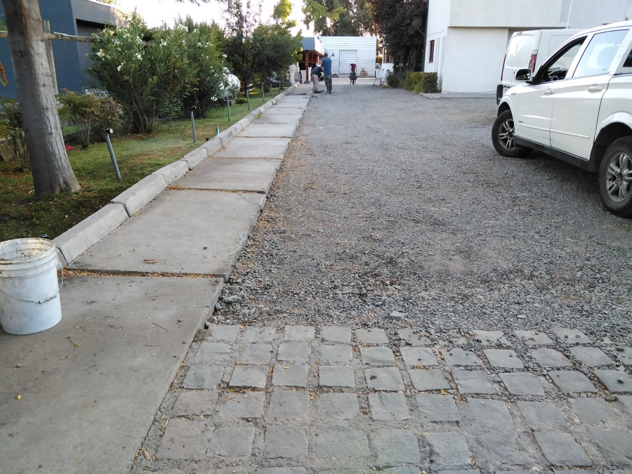 Estacionamiento en parcela lampa
