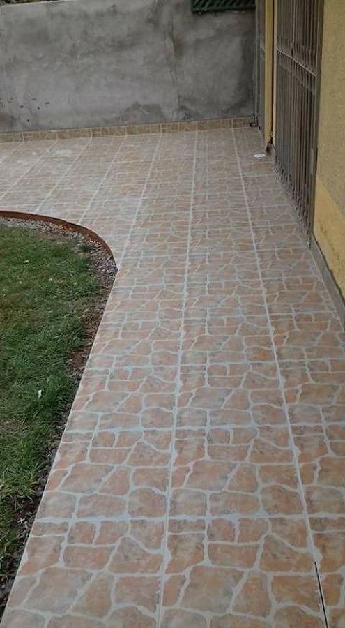 Fin de trabajo de piso cerámico