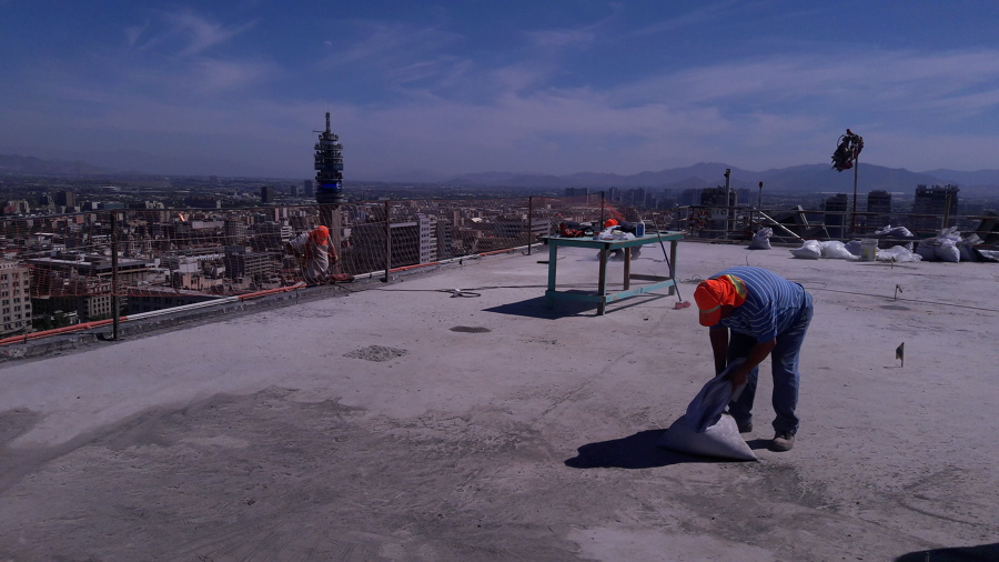 Gente preparando loza