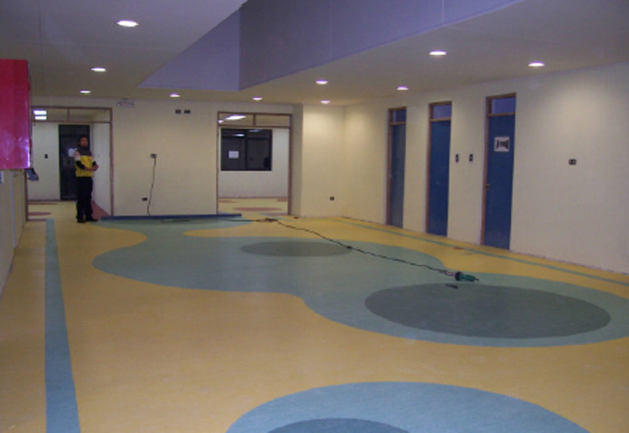 Hall central durante instalación