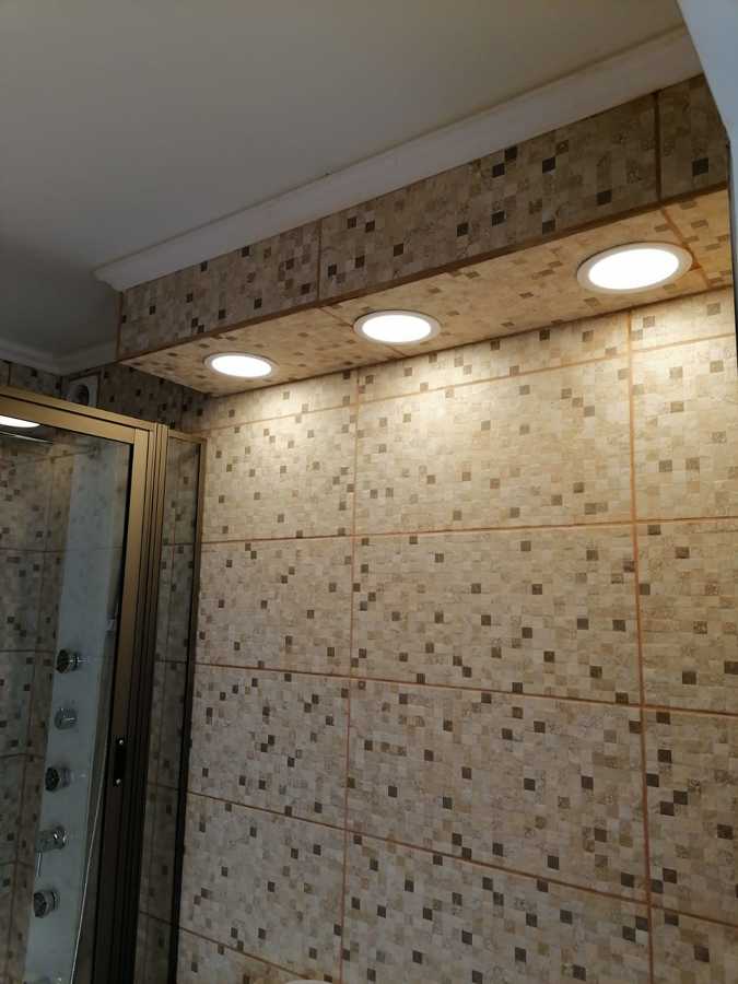 Iluminación con focos embutidos