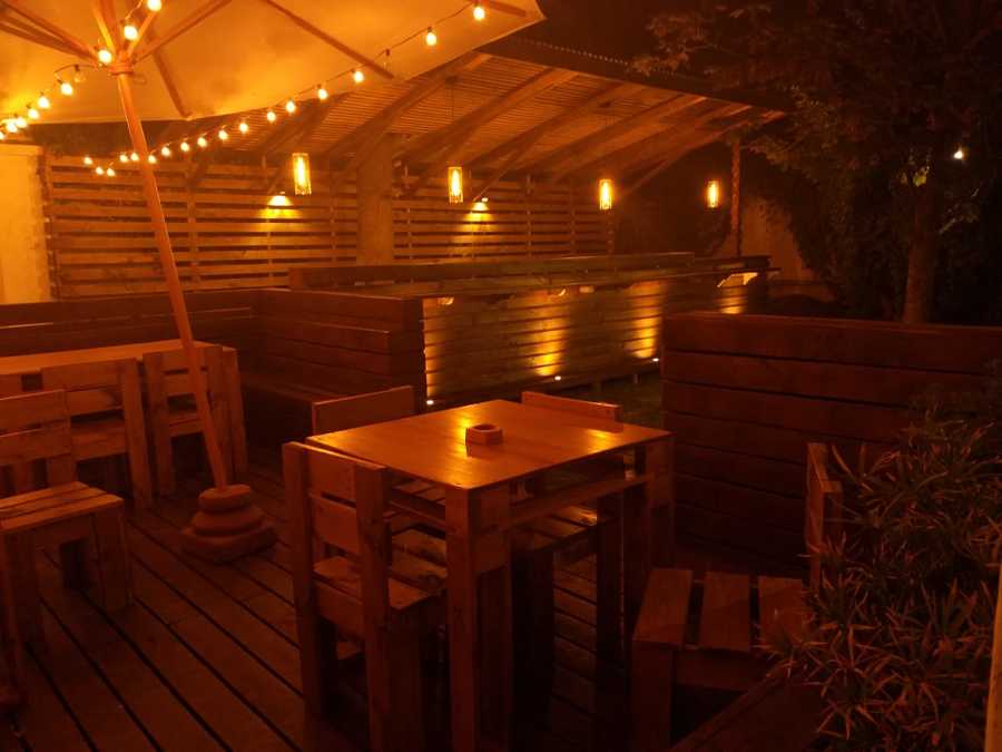Iluminación de terraza y bar