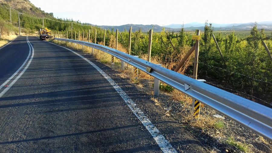 instalación de defensas camineras