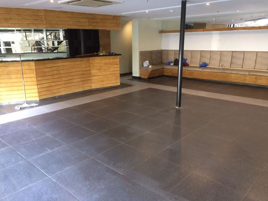 INSTALACION DE MADERA EN LA BARRA