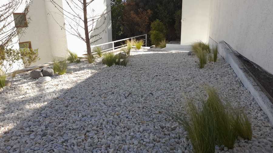 INSTALACIÓN DE MALLA ANTIMALEZA  E INSTALACIÓN DE PIEDRA CUARZO