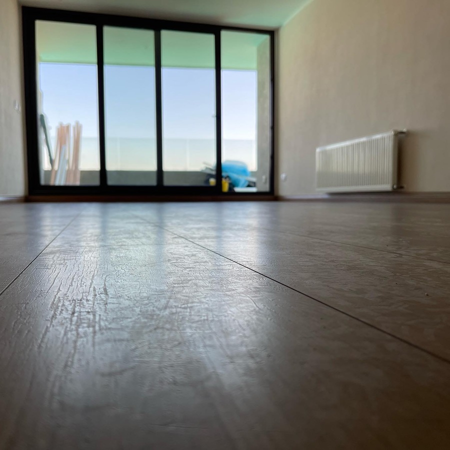 Instalación de Piso Flotante (retiro de cerámica, nivelación de piso)