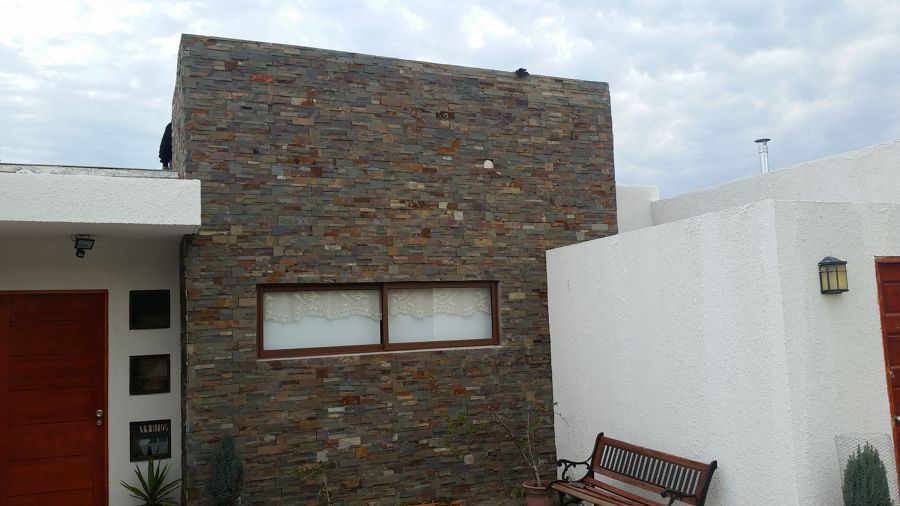 Instalacion piedras en muros .