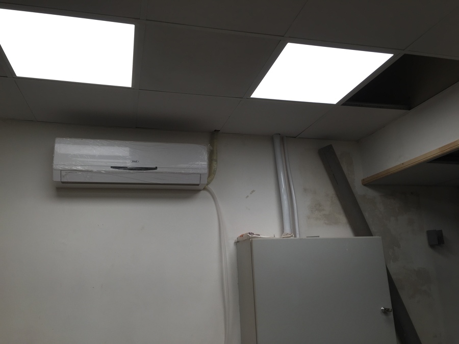 Instalacion Sistema de aire acondicionado 24000BTU y caja empalme recién instalada.