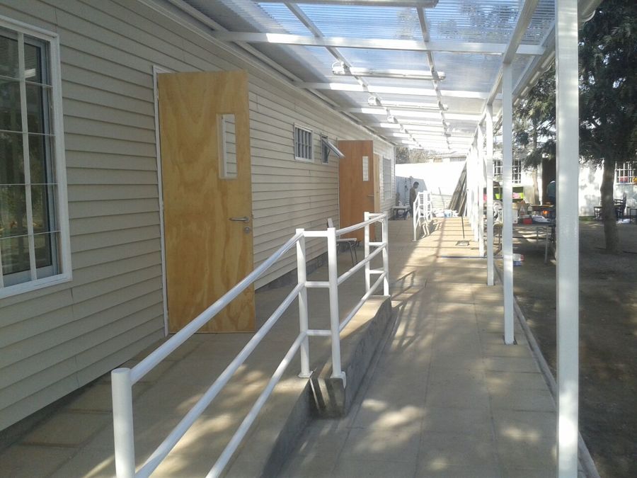 Instalación y pintura de baranda.