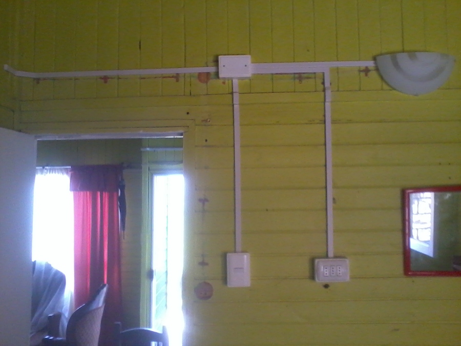 Instalaciones a la vista con moldura