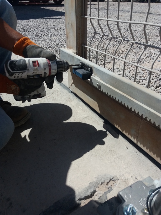 INSTALANDO NUEVOS IMANES PARA LA CORREDERA DE PORNTON