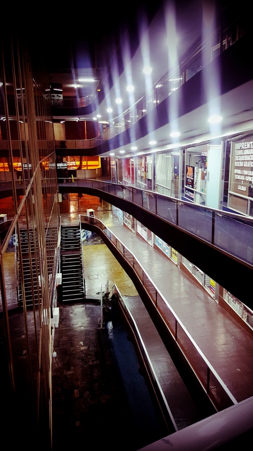 Interior Centro Comercial Casa Colorada