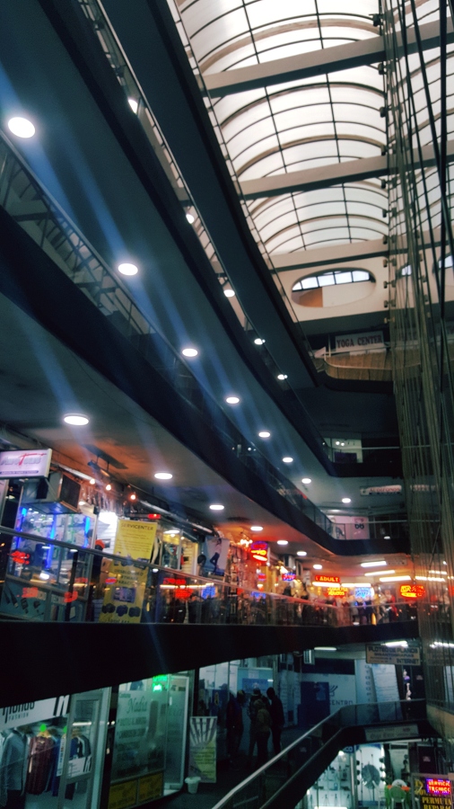 Interior Centro Comercial Casa Colorada