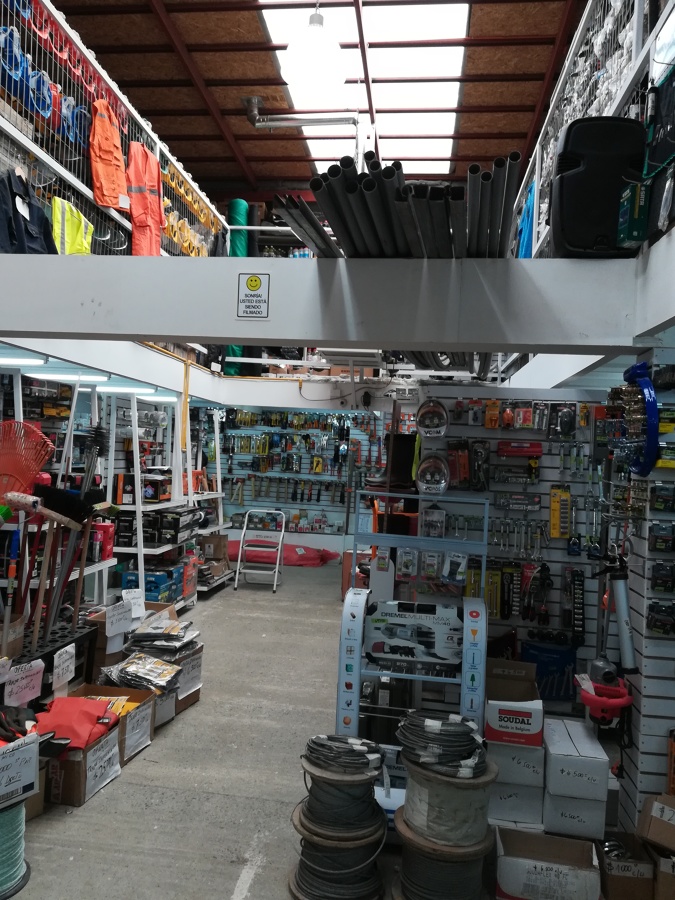 interior ferretería