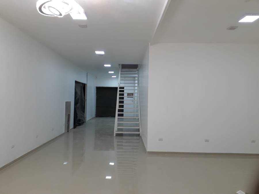 Local terminado vista hacia adelante.