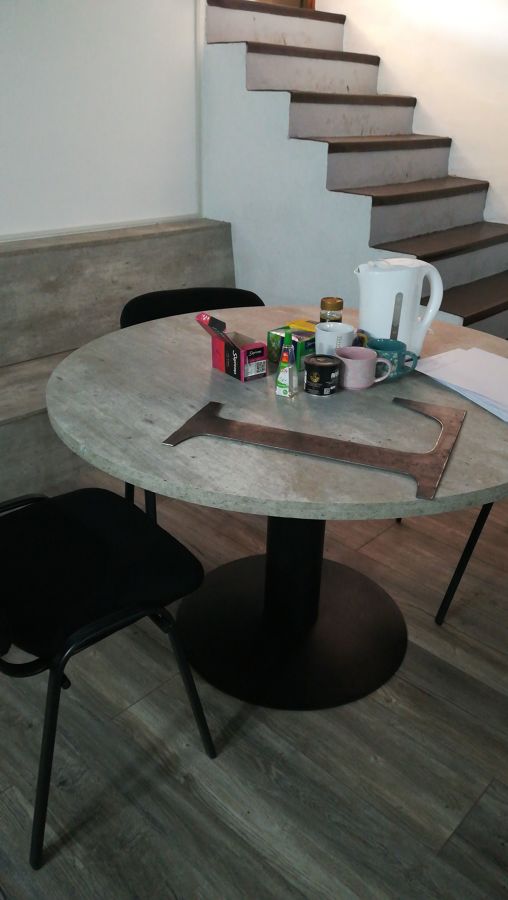 Mesa de reunion y/o uso general.