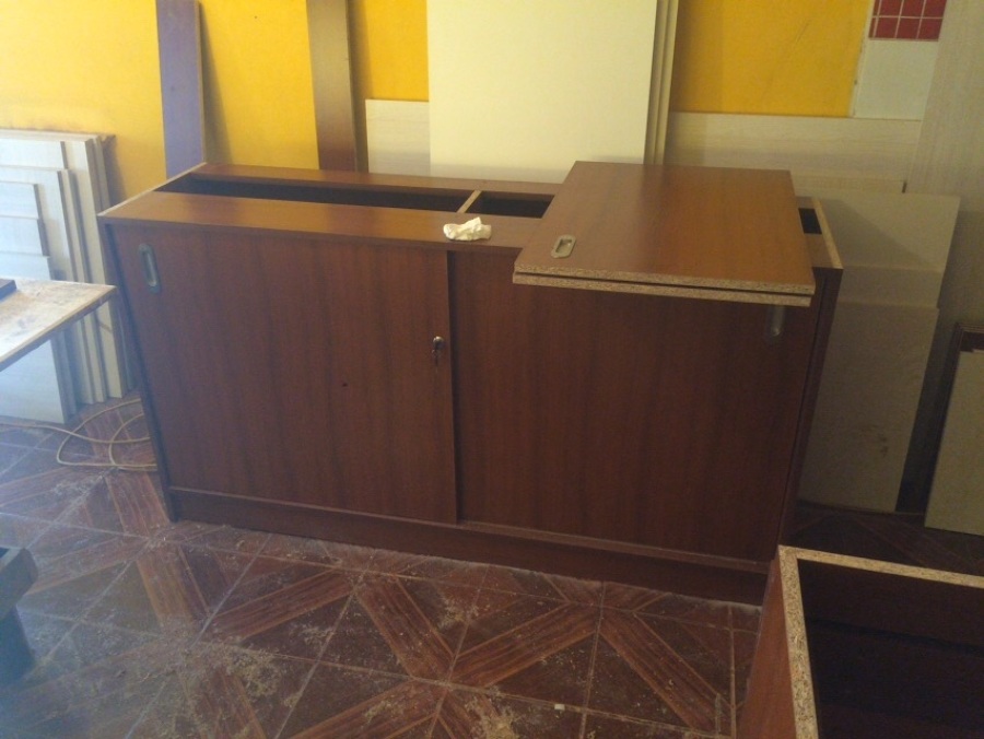 Mueble base archivadores con puertas correderas en taller
