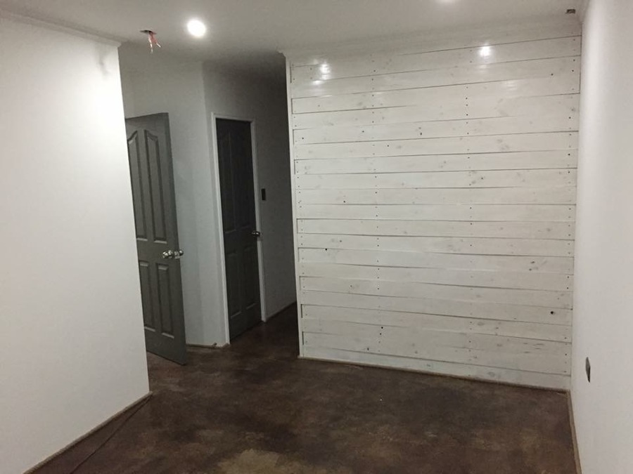 Muro decorativo en dormitorio principal