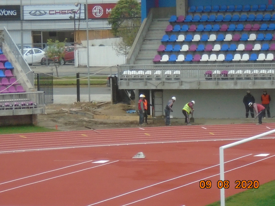 Nuestro equipo (comenzando aplicación de hormigón)