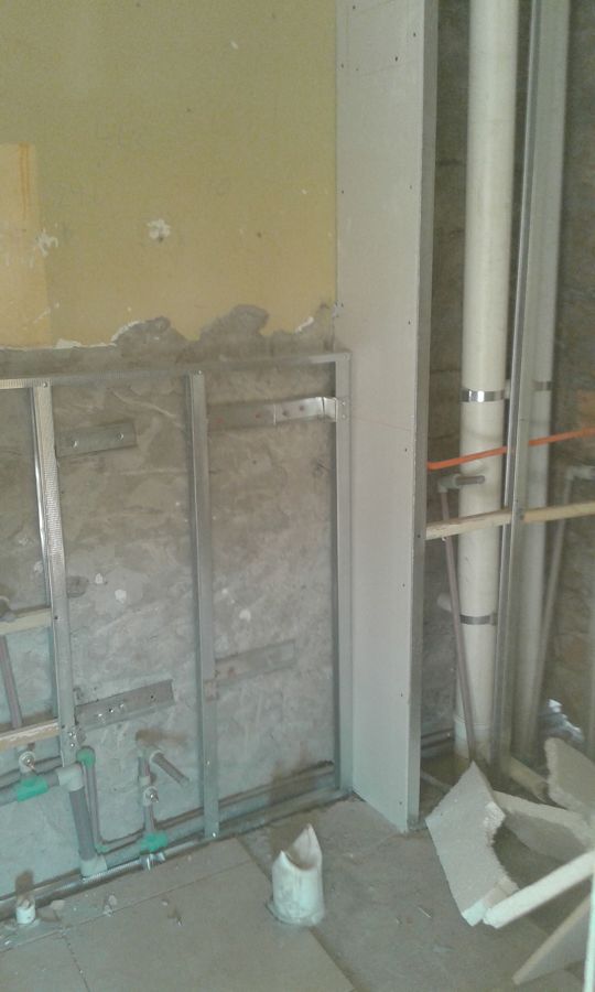 Obra gruesa del baño.