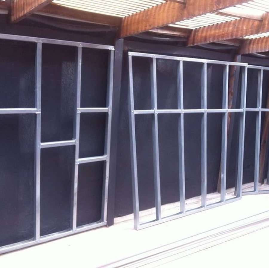 pared existente pintada y estructura lista para instalación