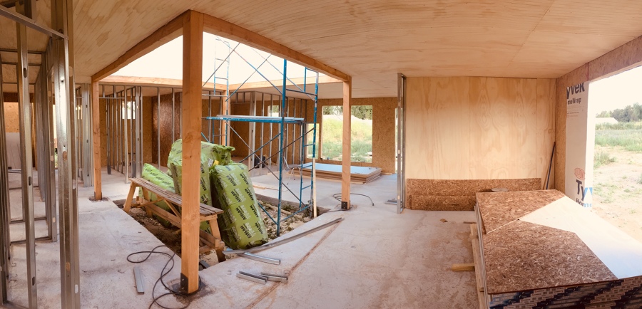 Patio central en otra etapa de construcción.