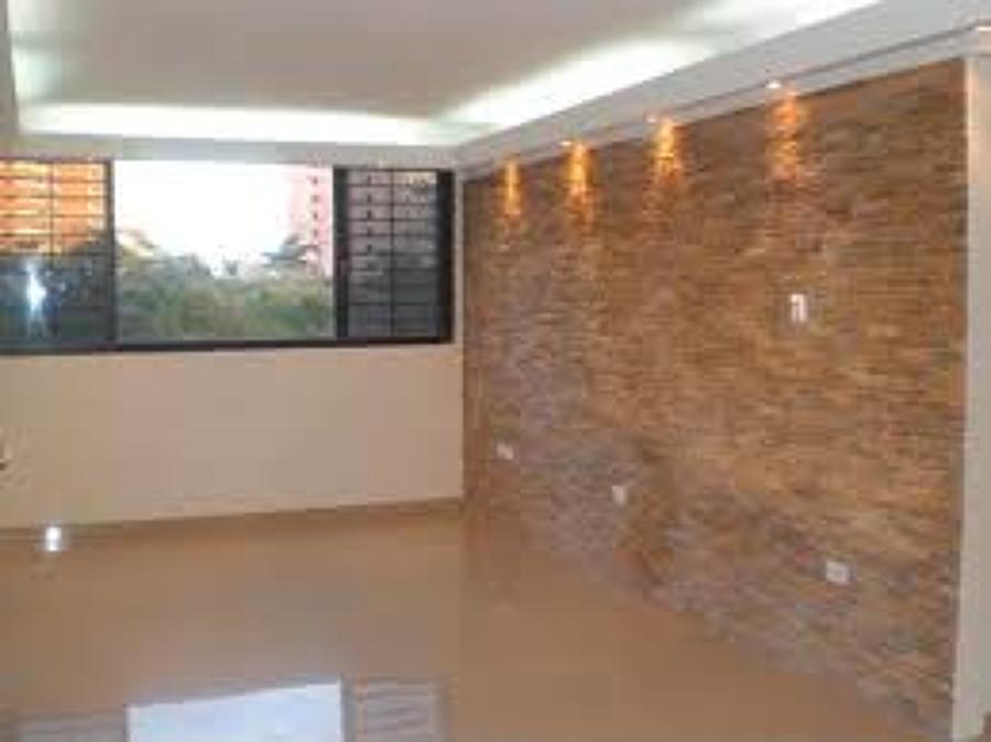 Pintura luminaria y decoración en pasillo