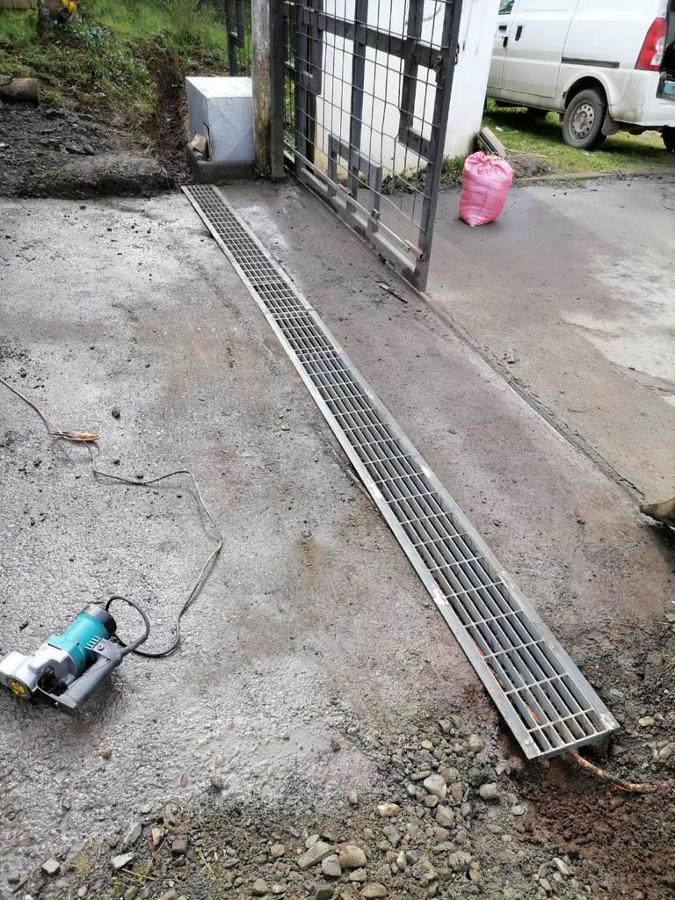 Portón eléctrico Museo Mapuche Cañete