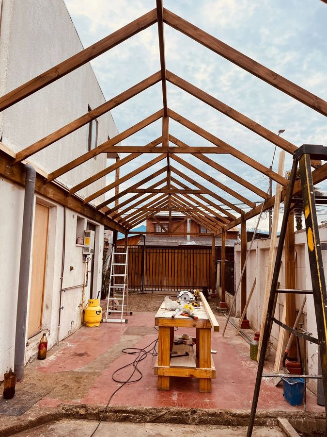 Proceso de estructura y pintado de madera